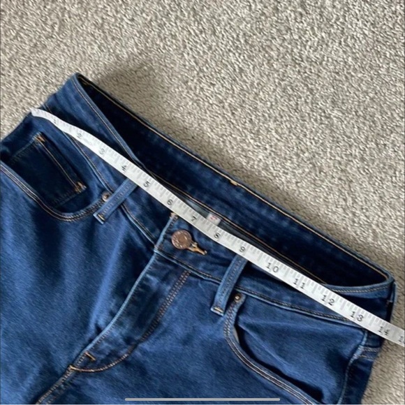 Levi's Women's Stretch Bermuda Shorts - Picture 9 of 9